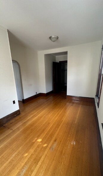 Building Photo - 72 Thurston St