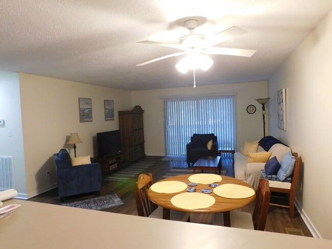 Building Photo - 1201 Harbourside Dr