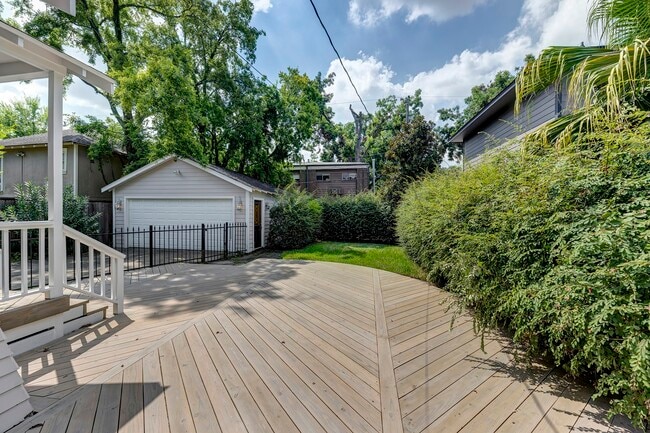 Building Photo - 1403 Bonnie Brae St