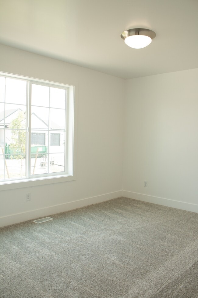 Building Photo - 6984 S 9th W