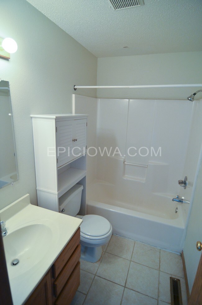 Building Photo - 2821 Cory Ct SW