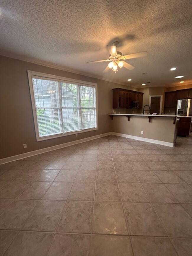 Building Photo - Spacious Single Family Home with Great Backyard!