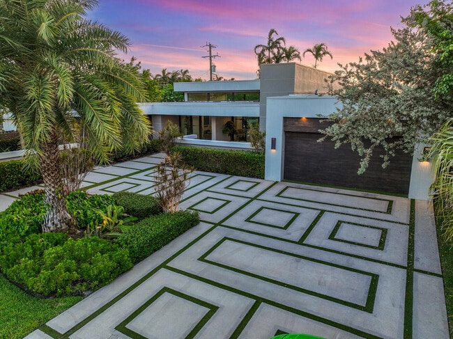 Building Photo - 4011 Bayview Dr