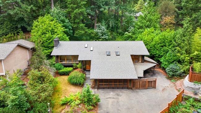 Building Photo - Mid-Century Gem with Hot Tub, Large Deck, and Bonus Rooms in Issaquah – 4 Bed, 3 Bath, 2,940 Sq Ft