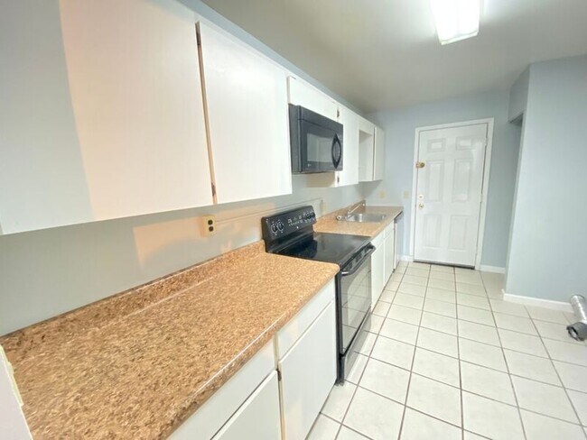 Building Photo - 605 Northlake Blvd