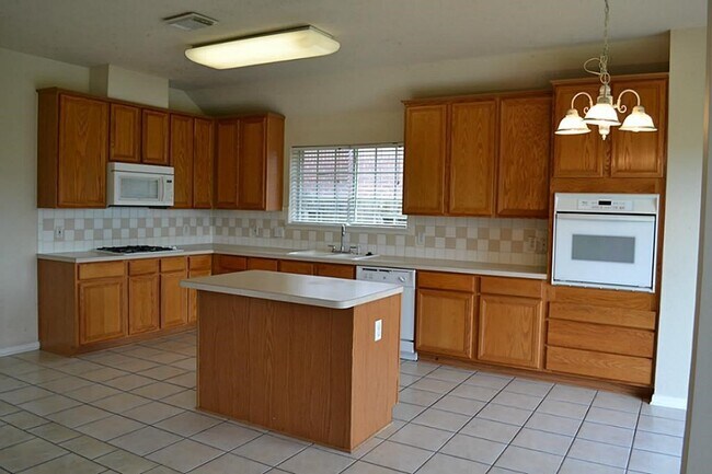 Building Photo - 2318 Waterwood Dr