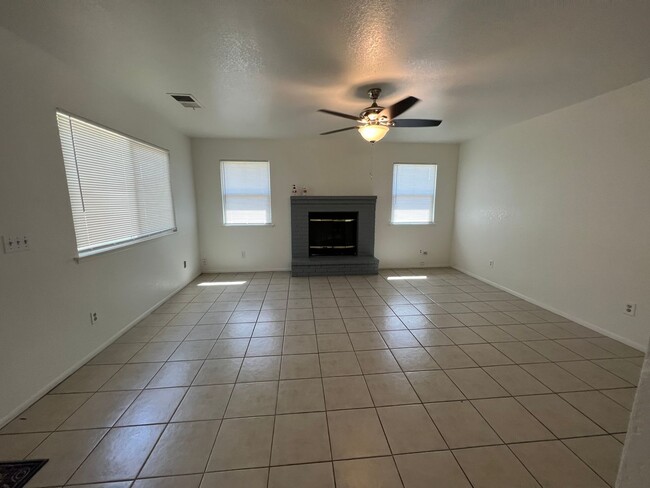 Building Photo - 3 bedroom and 2 bathroom home! AVAILABLE J...