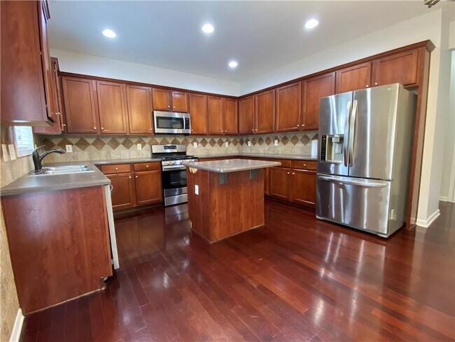 Building Photo - 6405 Knighted Ct