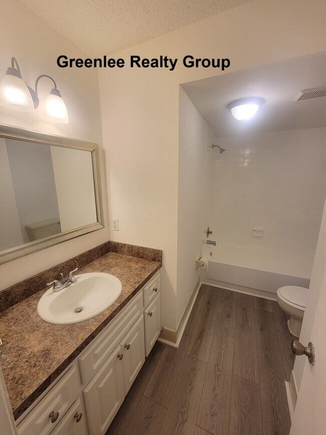 Building Photo - Don’t Miss This Spacious 3 Bedroom / 2 Bath Condo in Baywood Meadows!