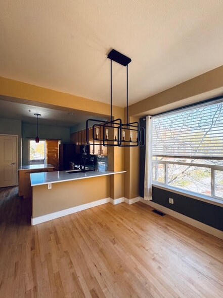 Building Photo - 1221 E Prospect Rd