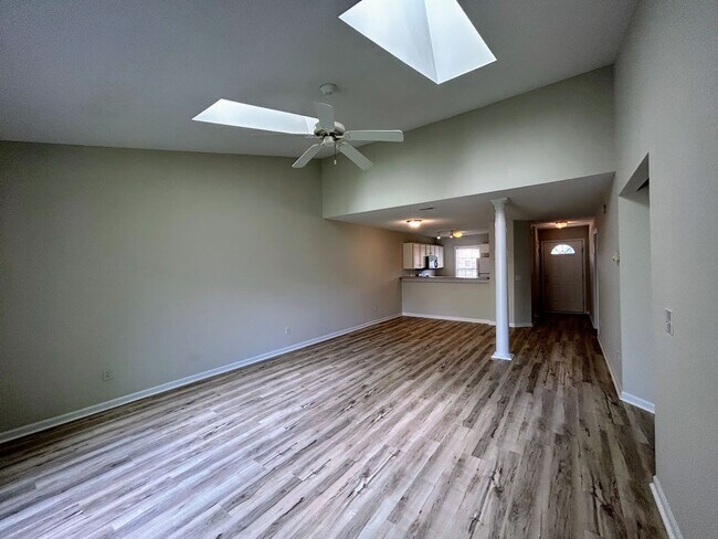 Building Photo - 2BR Condo in Holton Place – Pool, Porch, a...