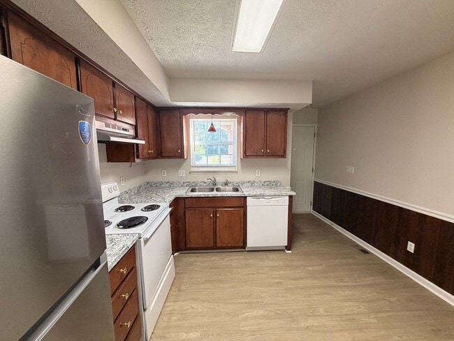 Building Photo - 406A Hazelwood Dr