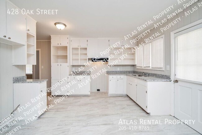 Building Photo - 428 Oak St