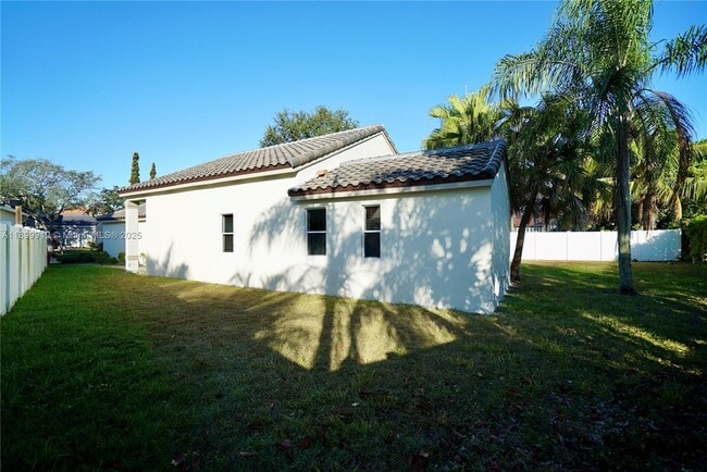 Building Photo - 658 Stanton Dr