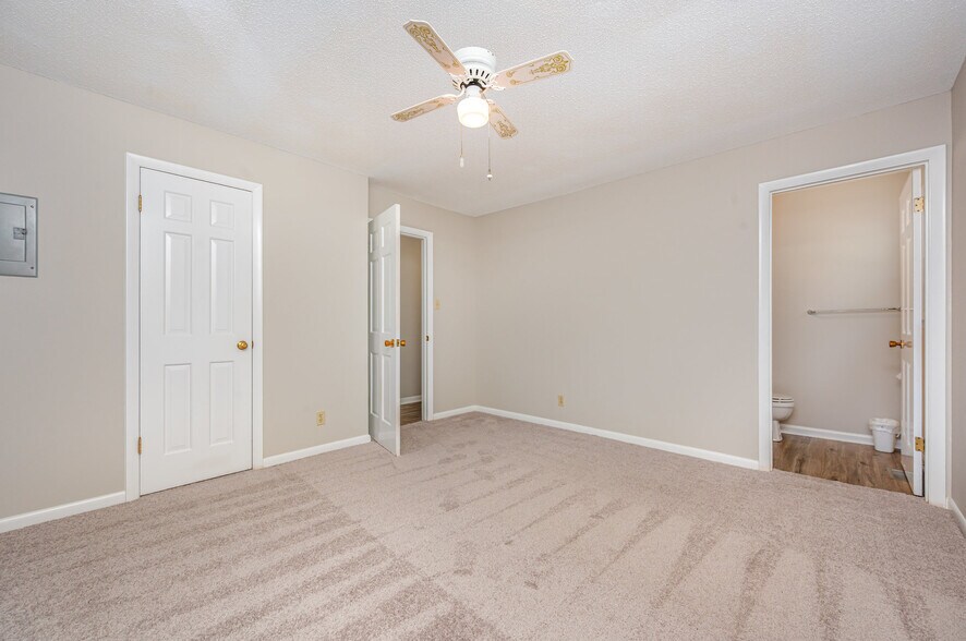 Building Photo - 1808 Majestic Dr