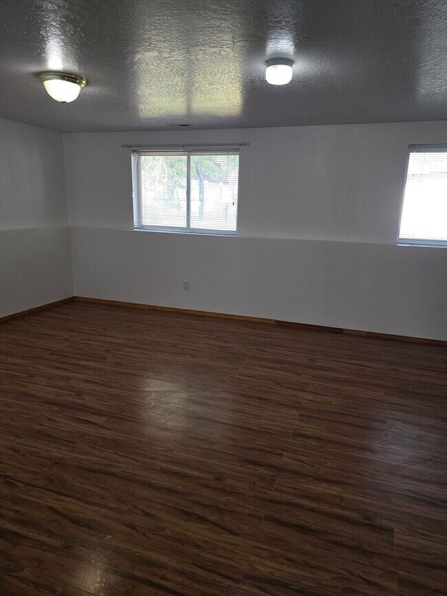 Building Photo - Spacious 4 bedroom 3.5 Bath Home for Rent ...