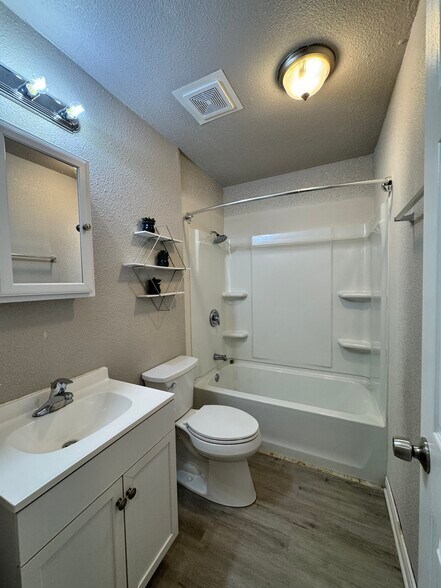 Bathroom - 211 W Cardinal Ln