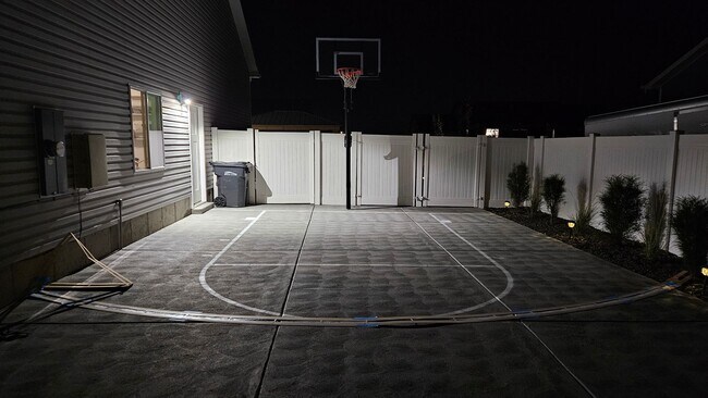 Building Photo - 3 Bed 2 Full Bath home