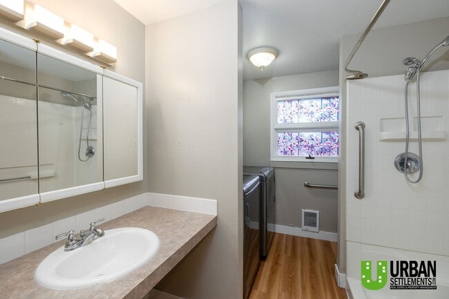 Building Photo - Great 3 bedroom 2 bathroom townhome for rent in South Spokane Valley