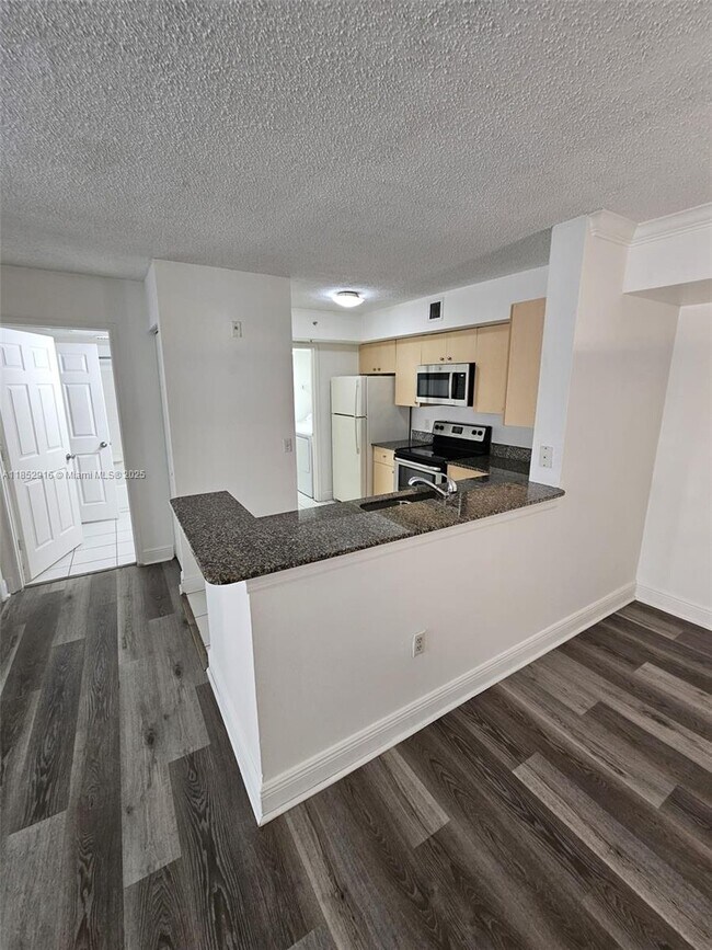 Building Photo - 2451 Centergate Dr