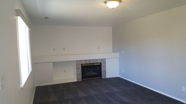 Building Photo - Spacious 3-Bed, 3-Bath Home with Finished Basement and Huge Backyard on Quiet Cul-de-Sac