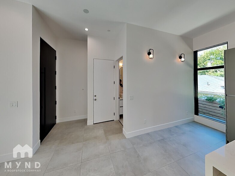 Building Photo - 336 Marshall Dr