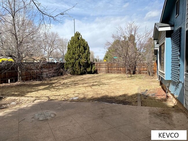 Building Photo - Beautiful Home with Great Back Yard!