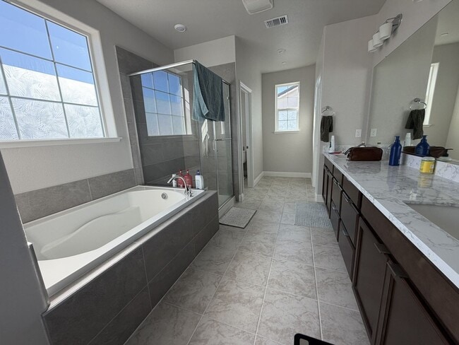 Building Photo - Beautiful 5 bedroom, 4 bathroom 2 story home in Rancho Cordova!!!