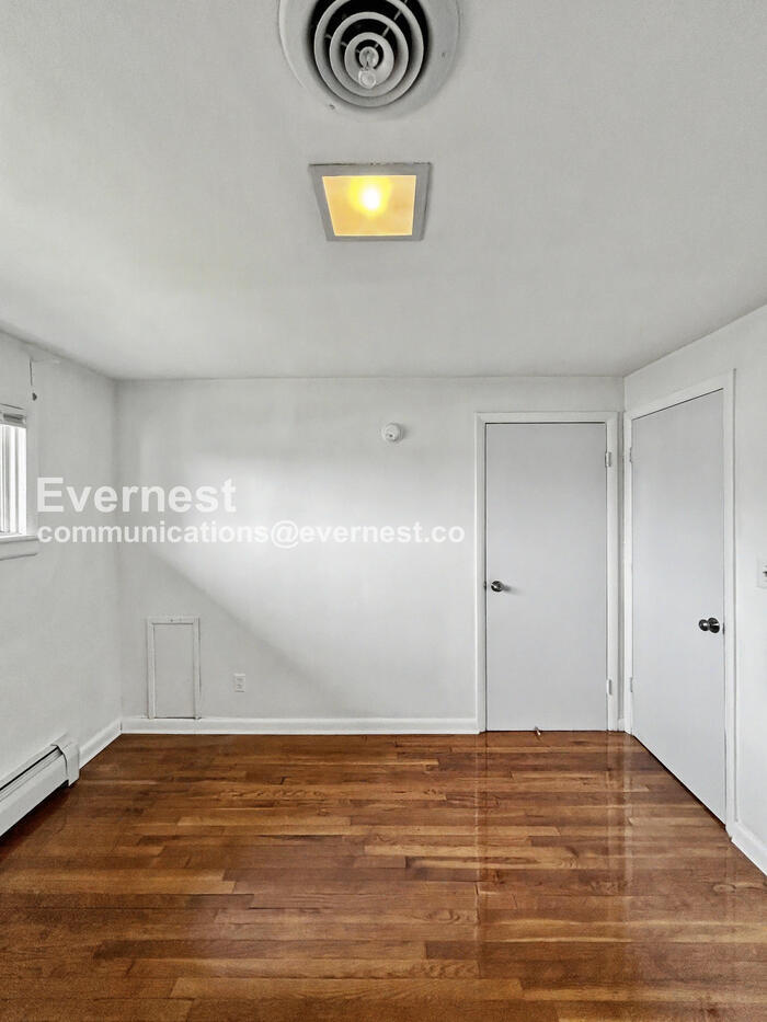 Building Photo - 616 S Jefferson St