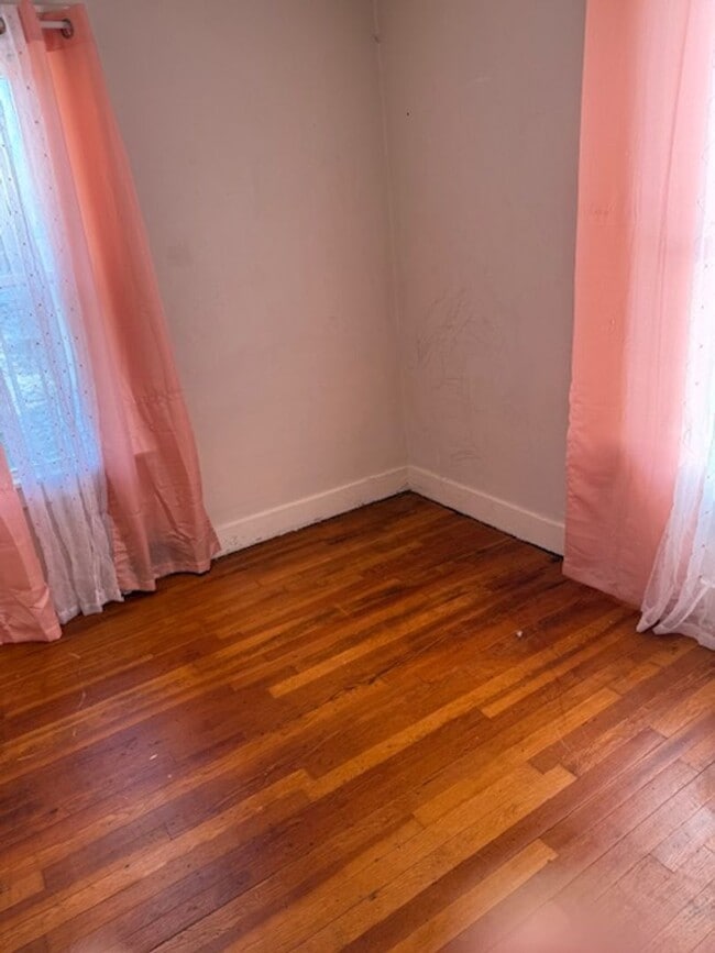 Building Photo - Make this your home 4Bedroom 2 bath home with one car garage $1550 per month