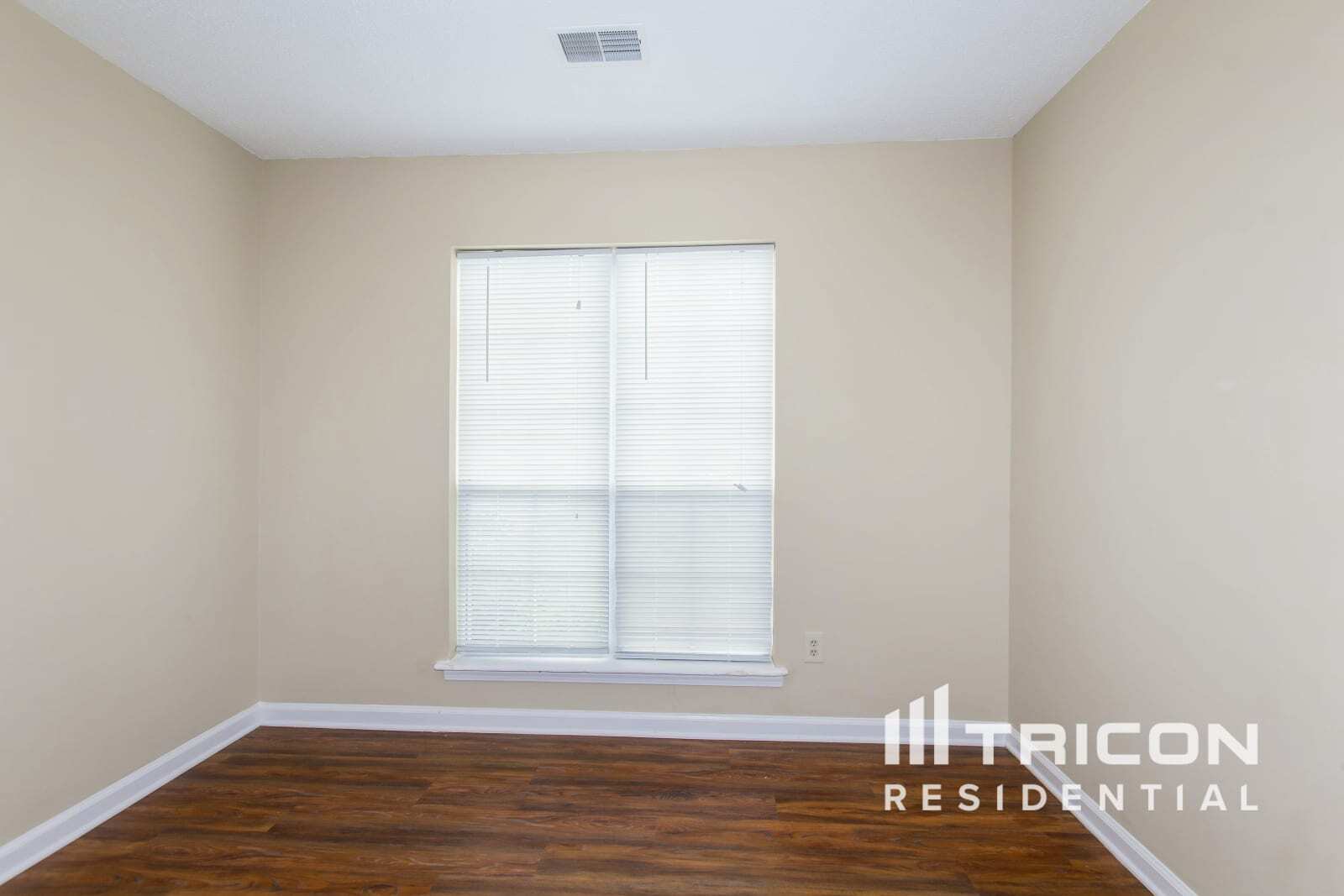 Building Photo - 121 Green Rose Rd