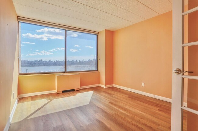 Building Photo - 9060 PALISADE Ave