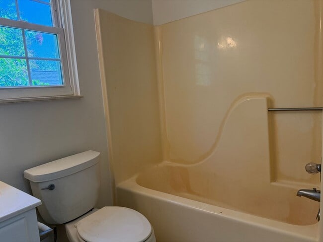 Building Photo - 106 Meridian Ct