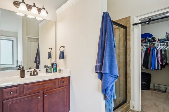 Building Photo - 115 Village Park Dr