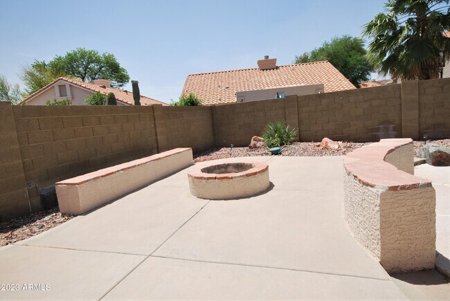 Building Photo - 1227 E Glenhaven Dr