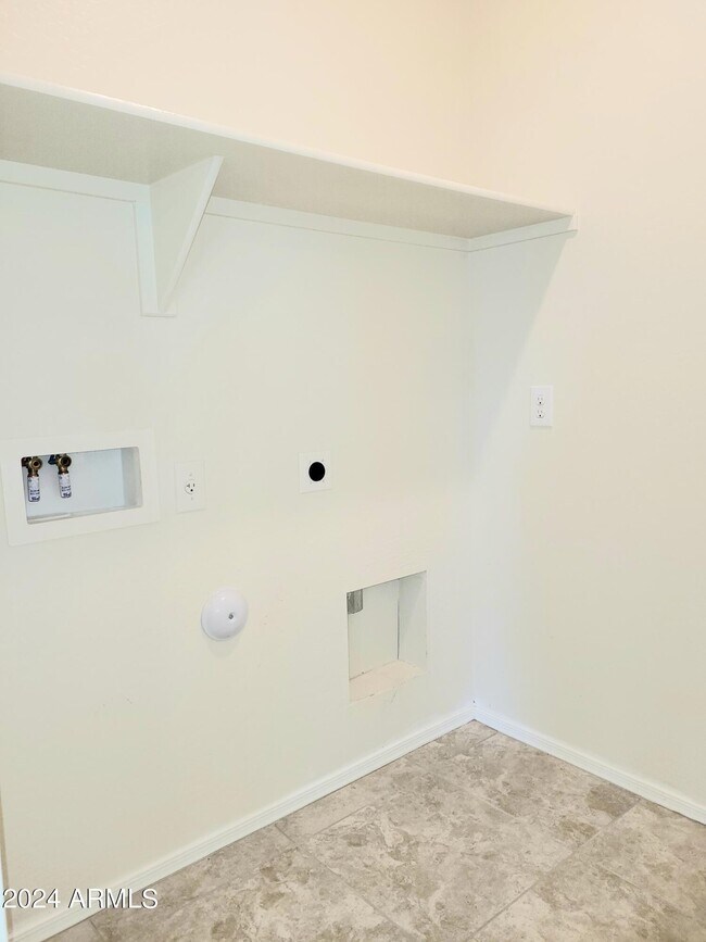 Building Photo - 11418 E Cliffrose Ln