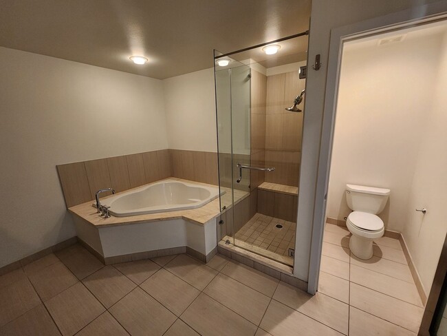 Building Photo - Exceptional Two Level 3 bedroom Condo in upscale Luxe Lofts