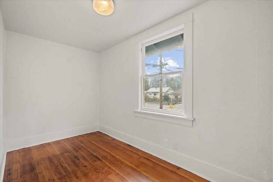 Building Photo - 7015 N Greeley Ave