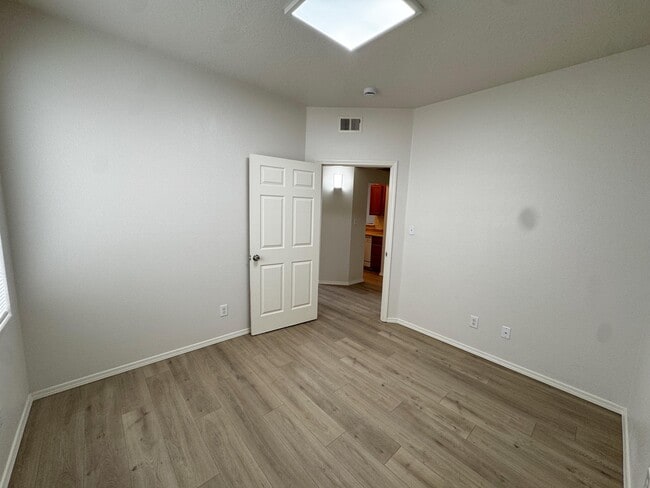 Building Photo - 1105 Meadowlark Way SE