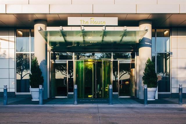 Building Photo - 2200 Victory Ave