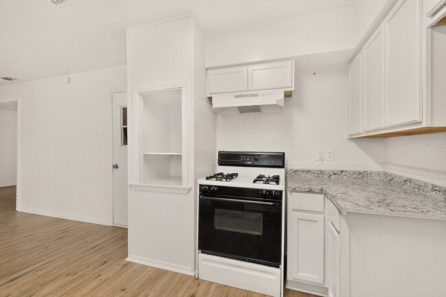 Building Photo - 802 Wisteria Way