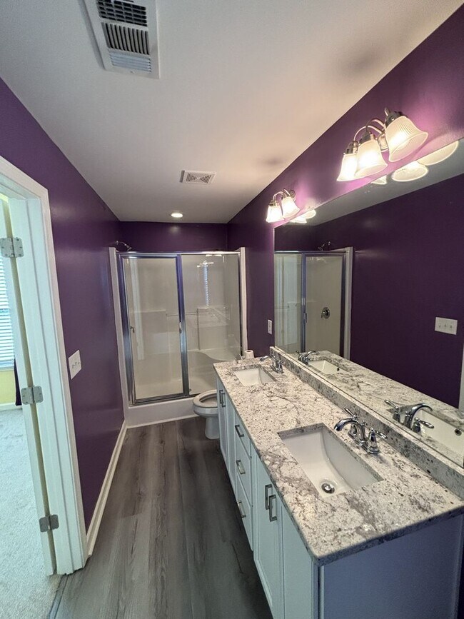 Building Photo - Gated Private Community! Spacious 3 Bedroom and 2.5 Bath End Unit Townhome