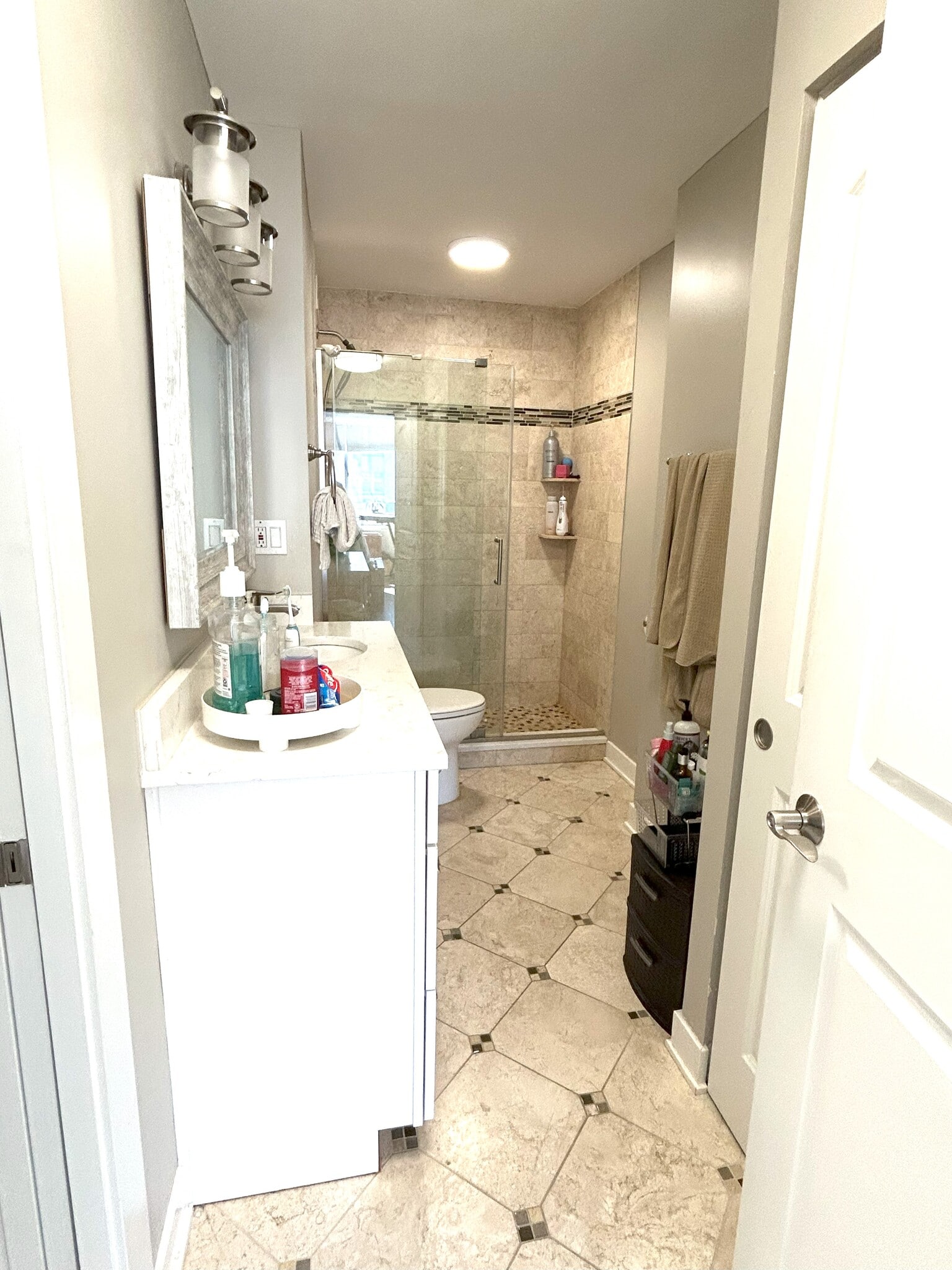 Building Photo - 5601 N Sheridan Rd