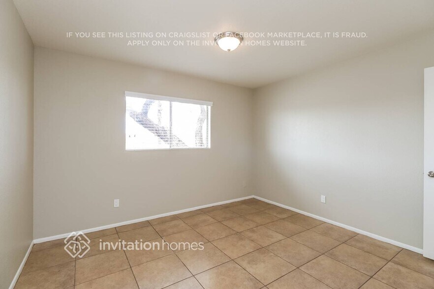 Building Photo - 1376 E 30th Ave