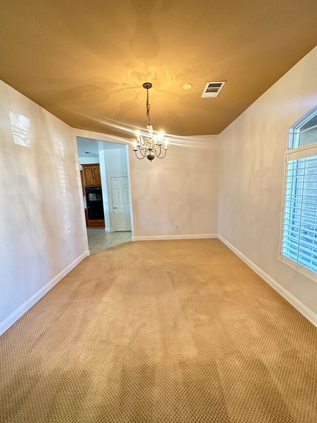 Building Photo - Elegant 4-Bedroom Home in the Prestigious ...