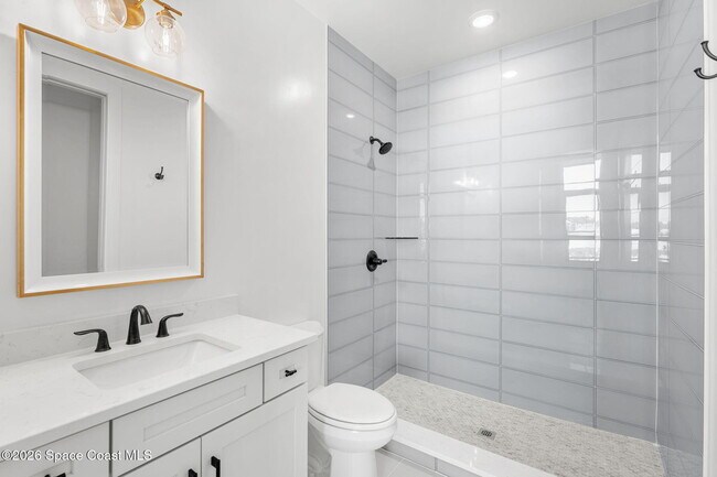 Building Photo - 225 Strand Dr