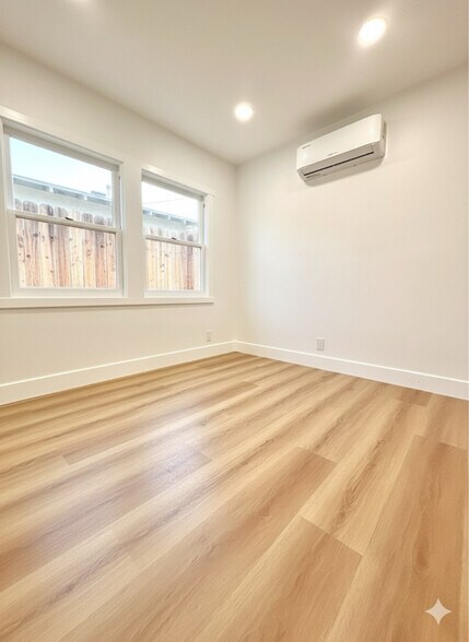 Building Photo - 852 Orange Ave