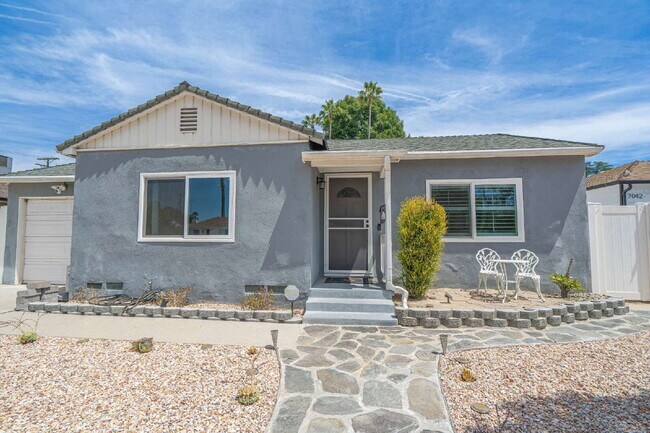 Building Photo - Beautifully Remodeled 2BR/1BA  Home – Move-In Ready!
