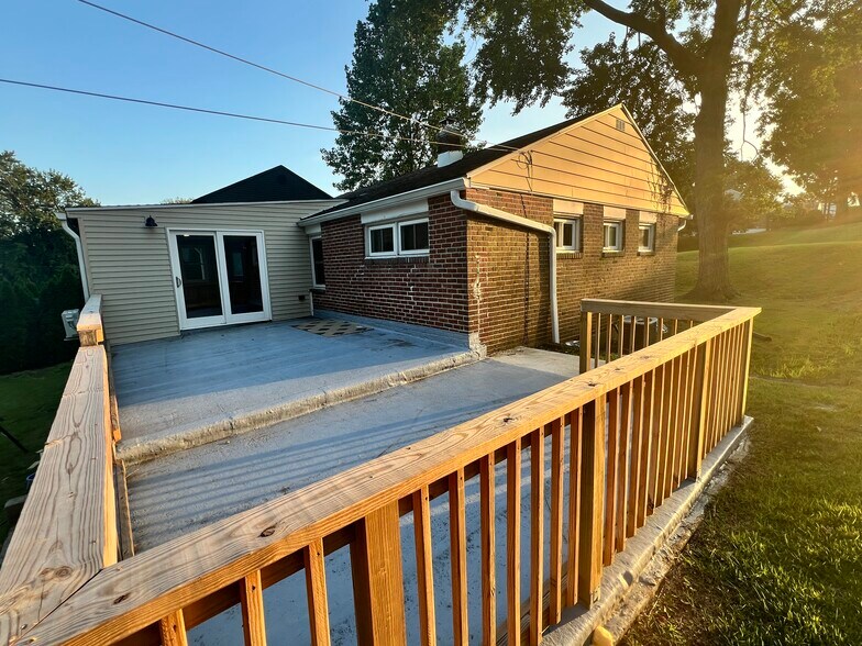 Building Photo - 4107 E Chester Dr