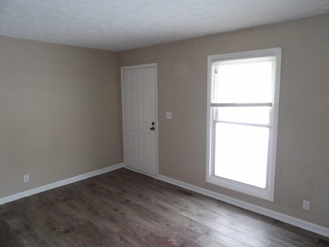 Building Photo - 176 Landings Dr